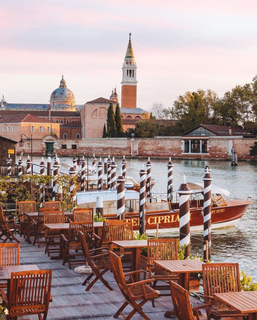 Sunset view of Venice’s historic architecture and canals, perfect for weddings with a Venice wedding planner