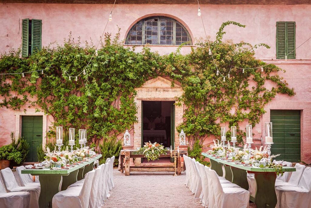 A beautifully set outdoor wedding reception at a Chianti wedding venue, with rustic charm and lush greenery